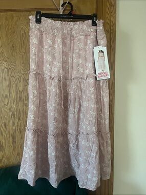 NWT Celebrity Pink Floral Tiered Maxi Skirt